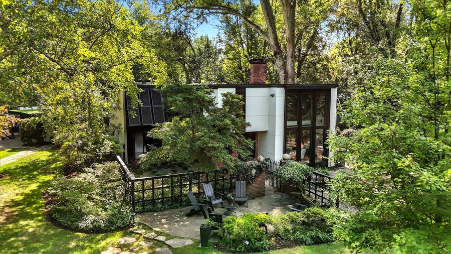 Father quoted £20,000 to build outdoor kitchen and decking does job ...